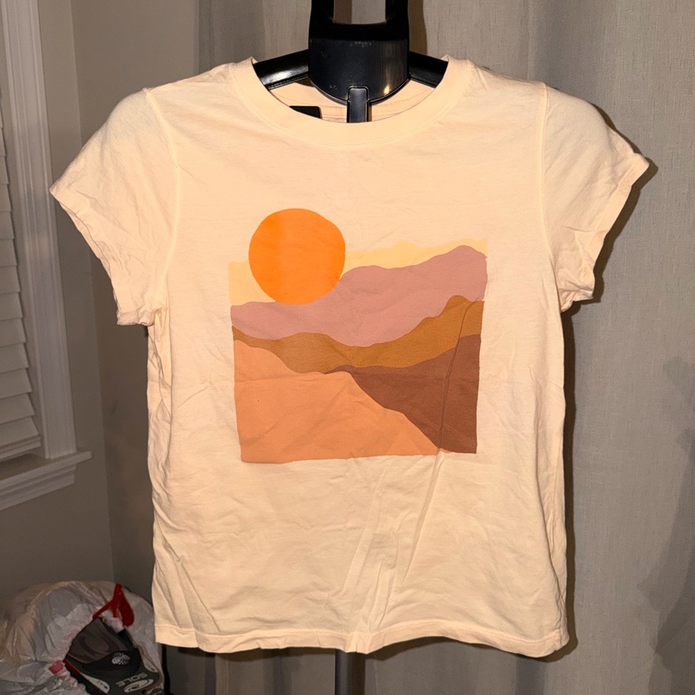 Universal Thread Women's Sunset Graphic Tee